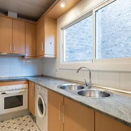 Bebarceloner Poble Nou - 2 Bedroom Apartment *